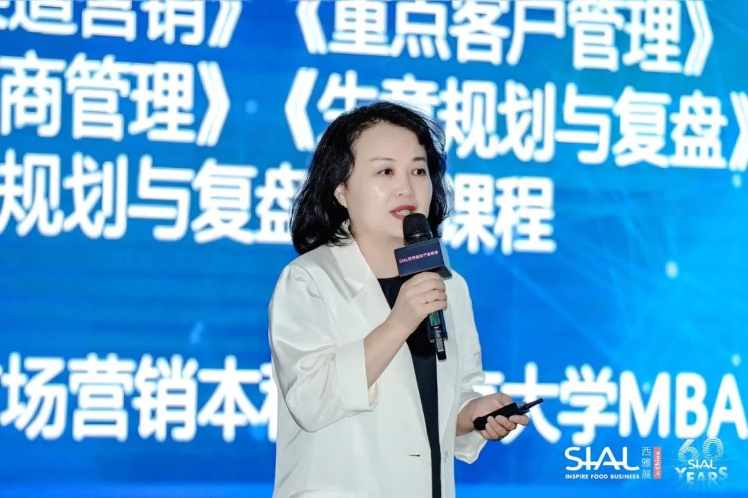 快消行業(yè)金牌培訓(xùn)師，原快消行業(yè)世界500強品牌方業(yè)務(wù)高管王曉莉
